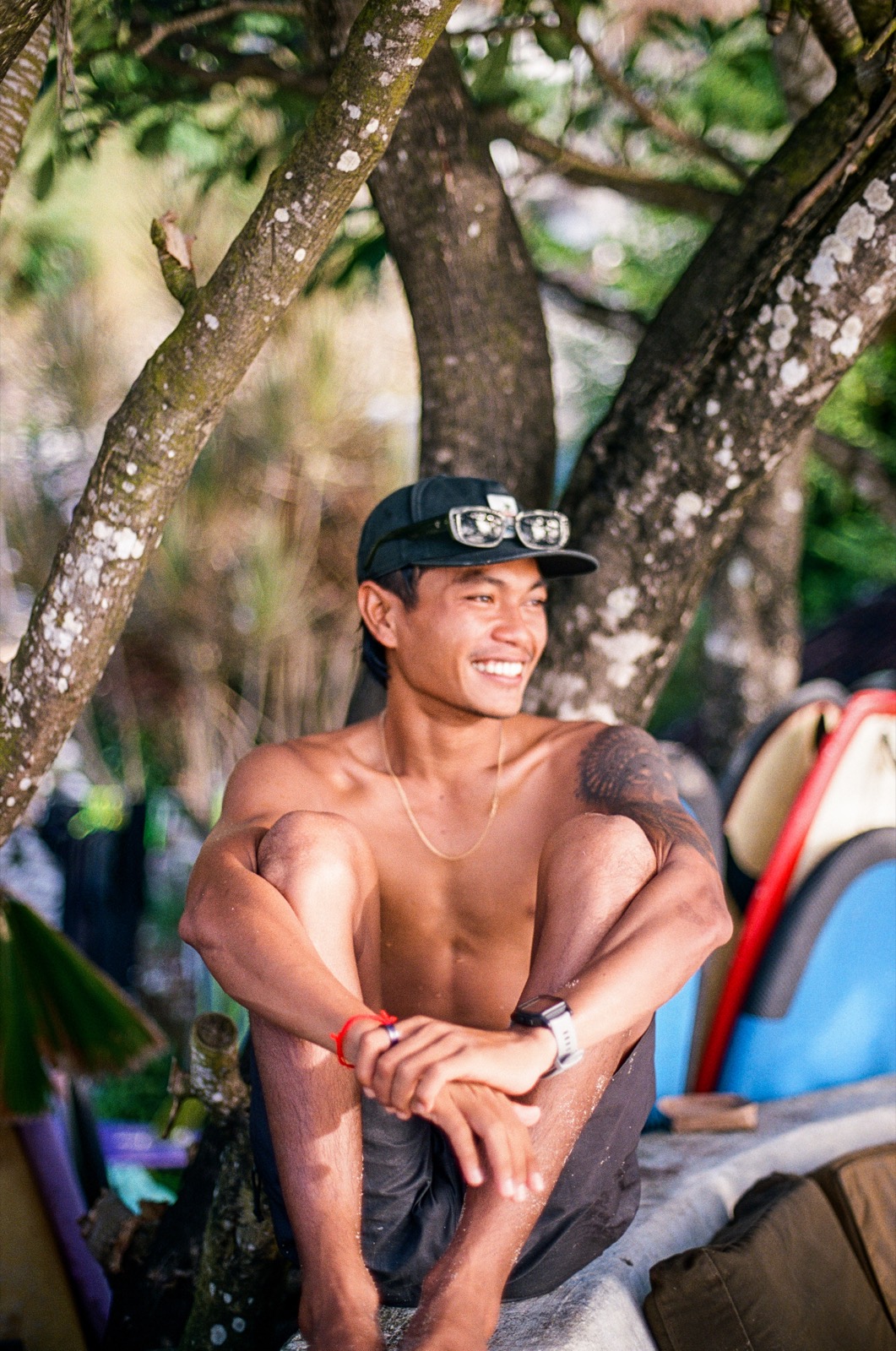 Arik under the tree at Uluwatu